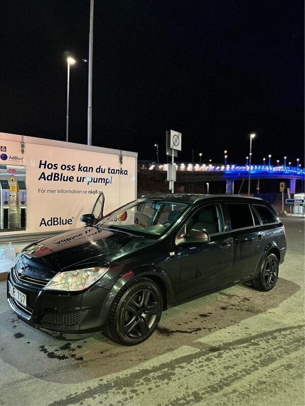 Svart Begagnad 2010 Opel Astra Kombi | 27 000 kr (Marknadspris) - Bild 1/4
