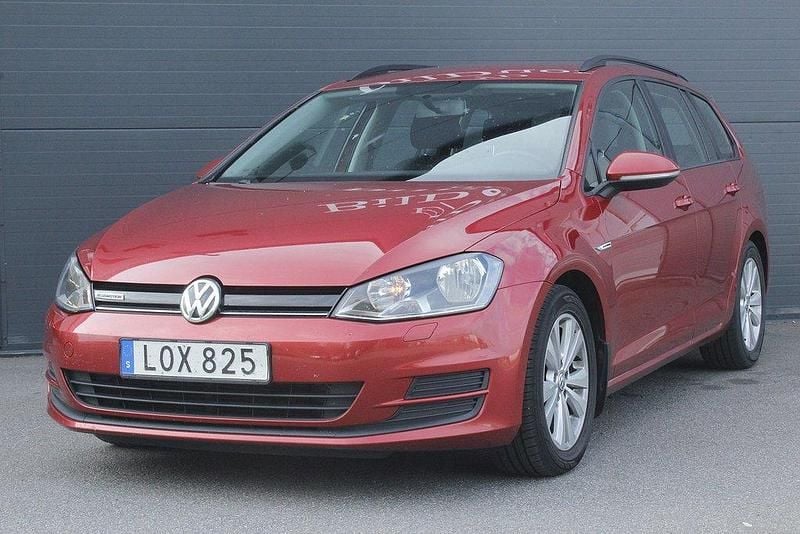 Röd Begagnad 2014 VW Golf VII Kombi | 97 800 kr (Marknadspris) - Bild 1/4
