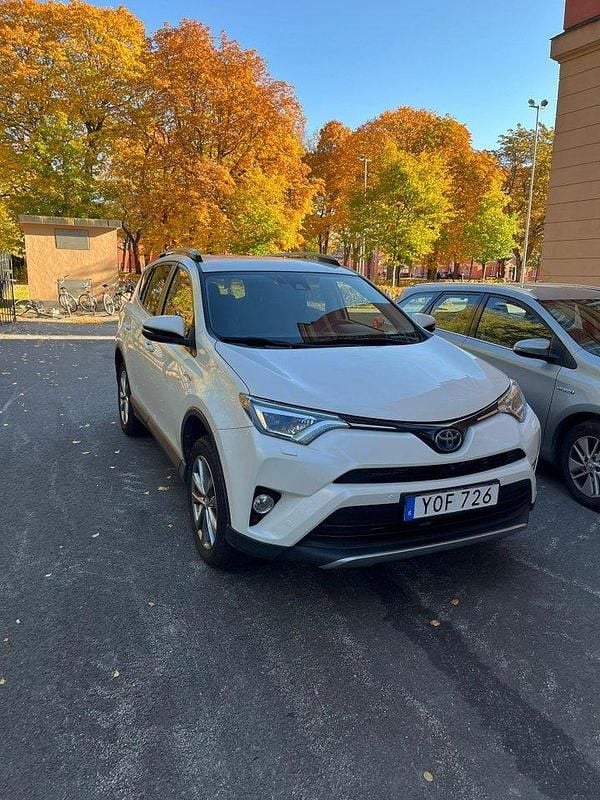 Vit Begagnad 2018 Toyota RAV4 Hybrid Executive SUV | 247 000 kr (Marknadspris) - Bild 1/2