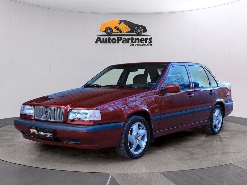 Mörkröd Begagnad 1996 Volvo 850 Sedan | 63 900 kr - Bild 1/4