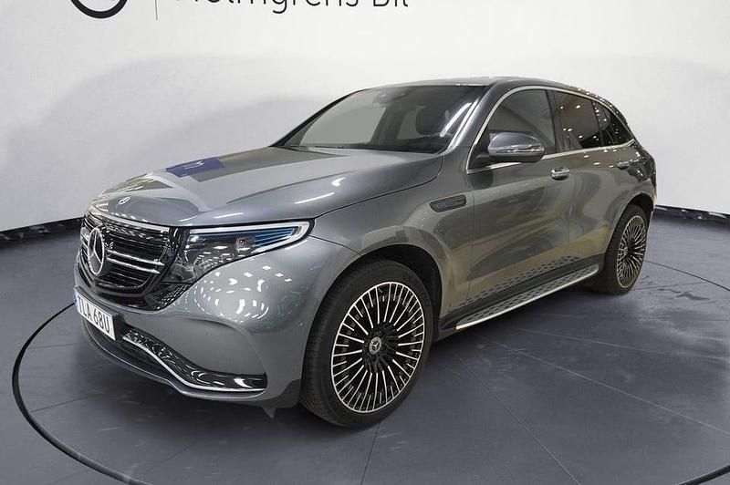 Grå Begagnad 2020 Mercedes EQC400 AMG SUV | 449 800 kr (Marknadspris) - Bild 1/4