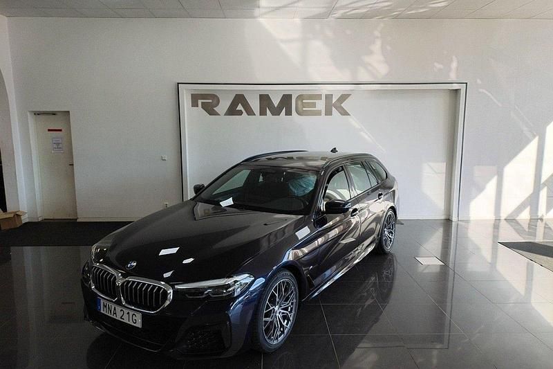 Svart Begagnad 2021 BMW 520 M Sport Kombi | 349 000 kr (Bra pris) - Bild 1/4
