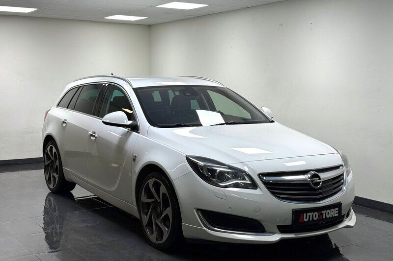 Vit Begagnad 2016 Opel Insignia Business Kombi | 159 900 kr (Dyr) - Bild 1/4
