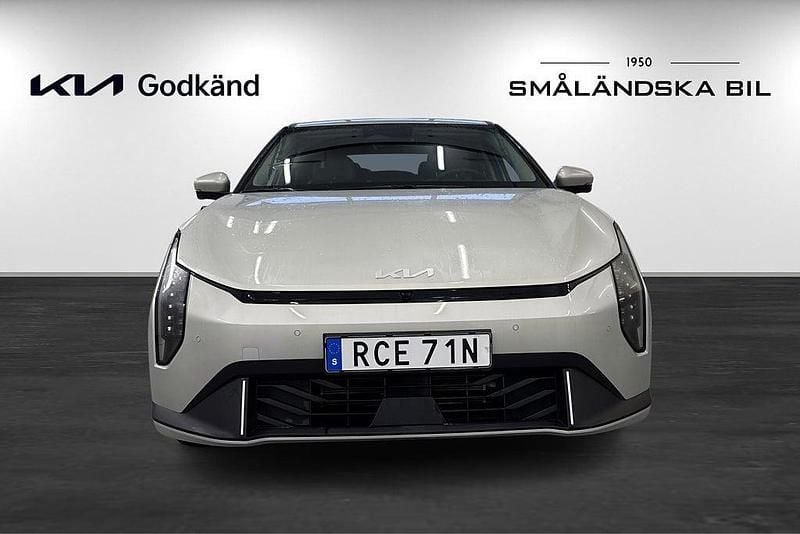 Begagnad Kia EV4 110 kW (150 HK) 2026 Vit Halvkombi