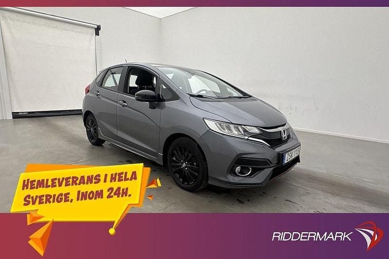 Mörkgrå (mgrå) Begagnad 2018 Honda Jazz Halvkombi | 179 900 kr (Marknadspris) - Bild 1/3