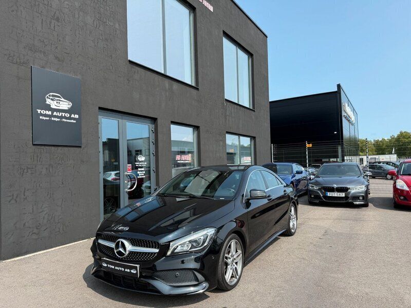 Svart Begagnad 2017 Mercedes CLA200 AMG Sportkupé | 259 900 kr (Lite dyr) - Bild 1/4