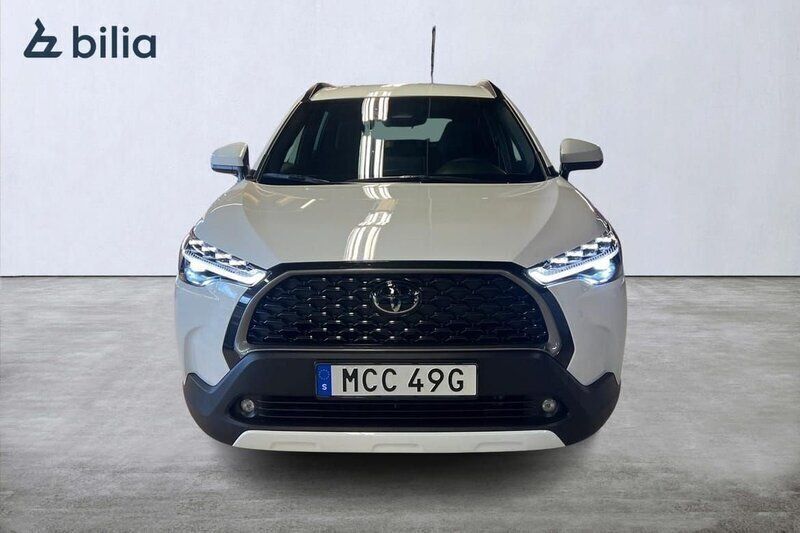 Vit Begagnad 2024 Toyota Corolla Cross Style SUV | 379 900 kr (Lite dyr) - Bild 1/3