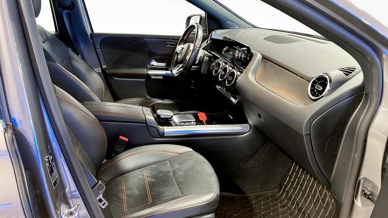 Begagnad Mercedes B250e 2022 Grå Minibuss