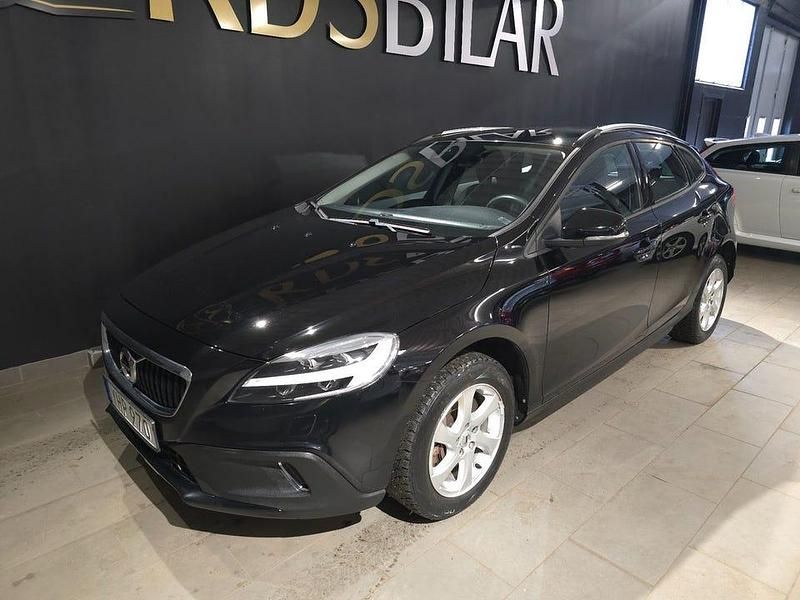 Begagnad Volvo V40 CC Momentum 120 HK (88 kW) 2017 Svart Kombi