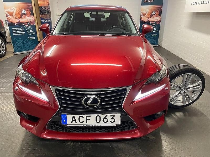 Begagnad Lexus IS250 Executive Line 208 HK (152 kW) 2013 Röd Sedan