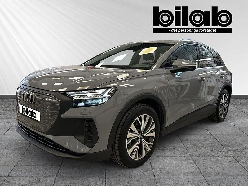 Grå Begagnad 2022 Audi Q4 e-tron Comfort SUV | 339 000 kr (Bra pris) - Bild 1/4