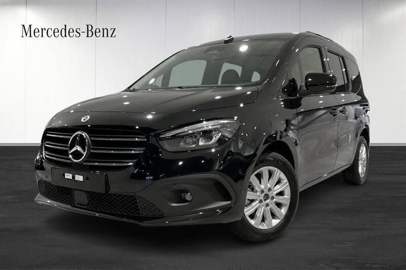 Svart Begagnad 2023 Mercedes 180 Sedan | 292 450 kr (Superpris) - Bild 1/4