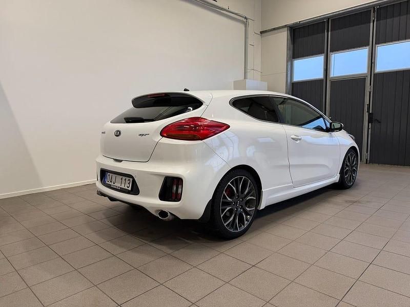 Begagnad Kia ProCeed GT GT 204 HK (150 kW) 2014 Vit Halvkombi