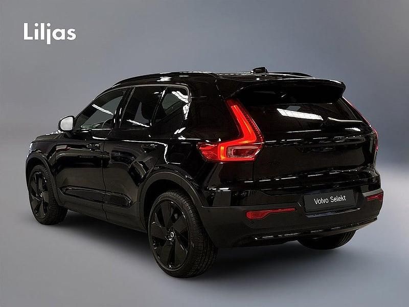 Begagnad Volvo EX40 Plus 188 kW (256 HK) 2024 Svart SUV