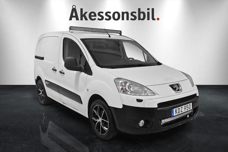 Vit Begagnad 2010 Peugeot Partner Minibuss | 34 900 kr (Lite dyr) - Bild 1/4