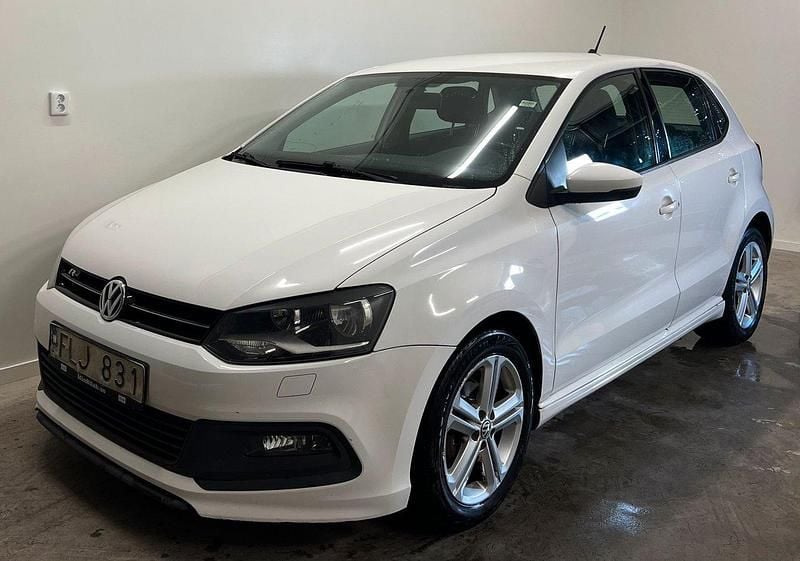 Vit Begagnad 2013 VW Polo R-line Halvkombi | 54 900 kr (Marknadspris) - Bild 1/4
