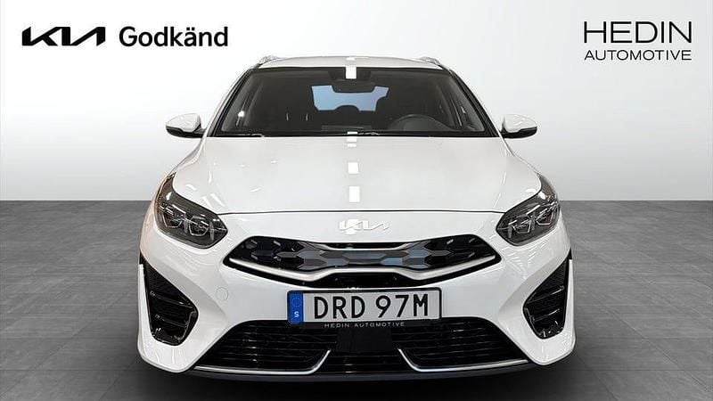 Begagnad Kia Ceed 141 HK (103 kW) 2023 Vit Halvkombi
