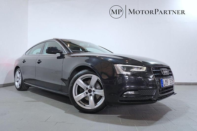 Svart Begagnad 2012 Audi A5 Sportback Sport Halvkombi | 109 900 kr (Marknadspris) - Bild 1/4
