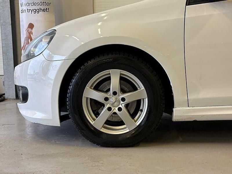 Begagnad VW Golf VII 105 HK (77 kW) 2012 Vit Halvkombi