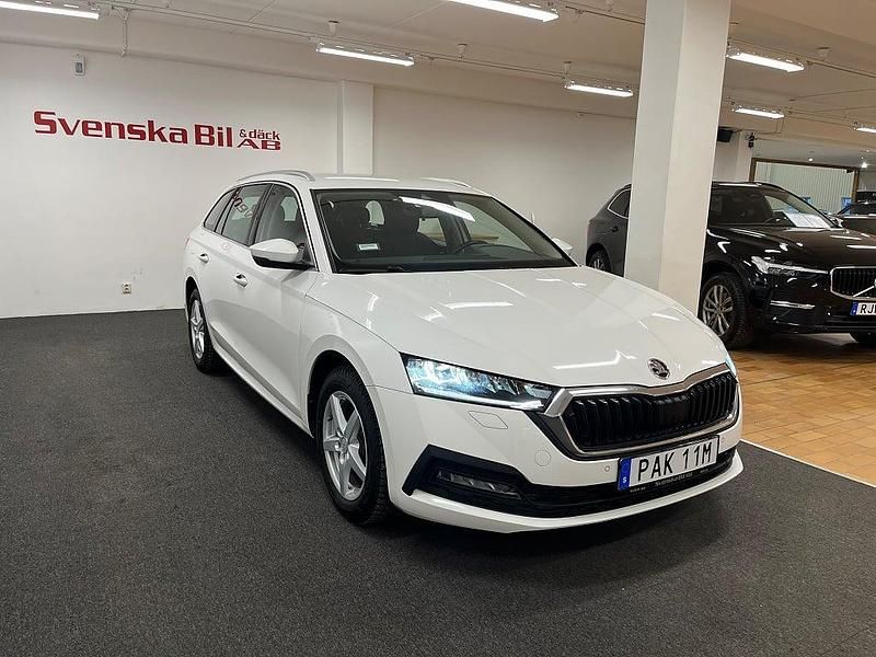 Begagnad Skoda Octavia Ambition 110 HK (80 kW) 2023 Vit Kombi