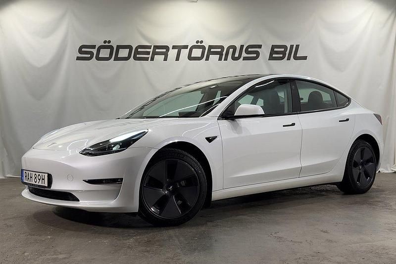 Vit Begagnad 2023 Tesla Model 3 Long Range AWD Sedan | 369 900 kr (Marknadspris) - Bild 1/4