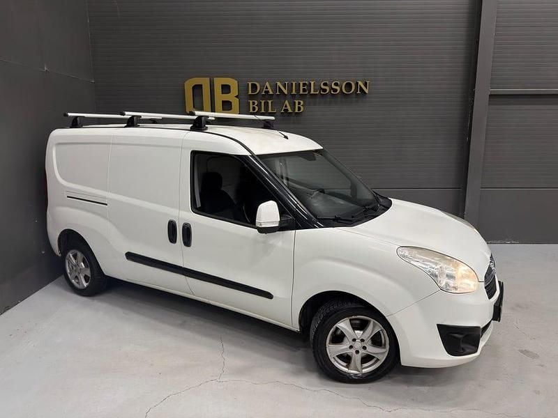 Vit Begagnad 2017 Opel Combo Van | 49 800 kr (Marknadspris) - Bild 1/4