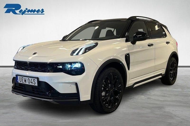 Crystal white metallic Ny 2025 Lynk & Co 01 SUV | 499 900 kr - Bild 1/4