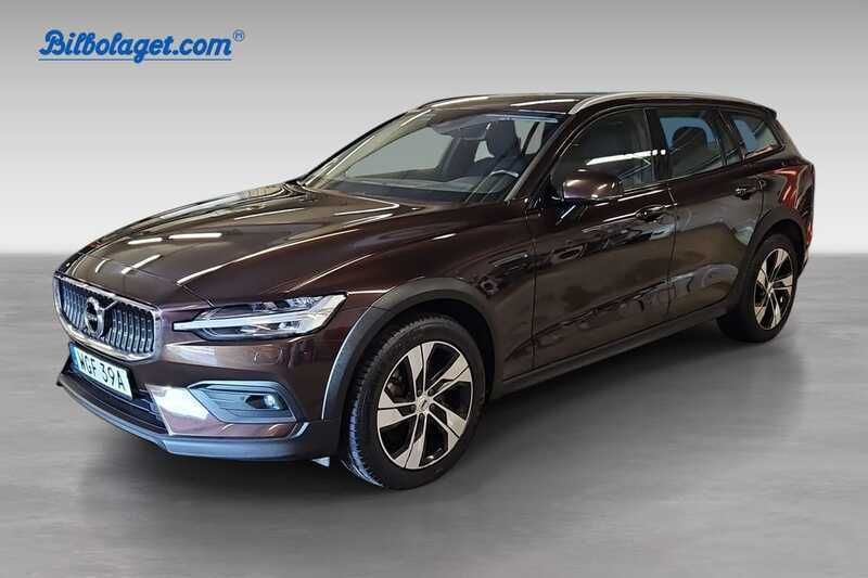 Brun Begagnad 2021 Volvo V60 CC SE Kombi | 319 000 kr (Marknadspris) - Bild 1/4