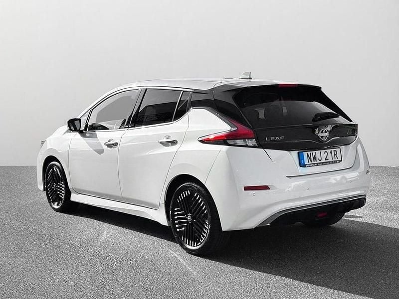 Begagnad Nissan Leaf N-Connecta 110 kW (150 HK) 2022 Vit Halvkombi