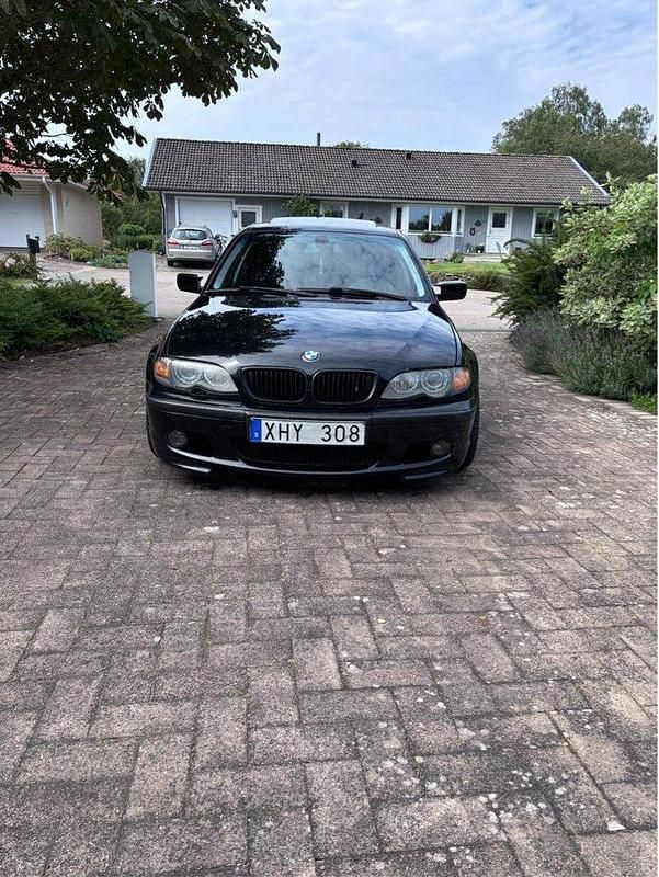 Svart Begagnad 2002 BMW 330 Kombi | 55 000 kr (Bra pris) - Bild 1/4