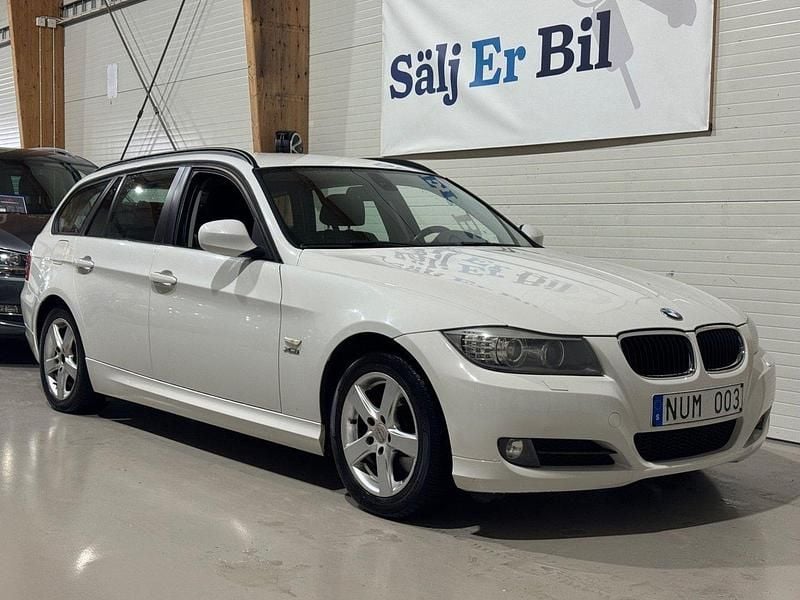 Vit Begagnad 2012 BMW 320 Kombi | 109 900 kr (Bra pris) - Bild 1/4