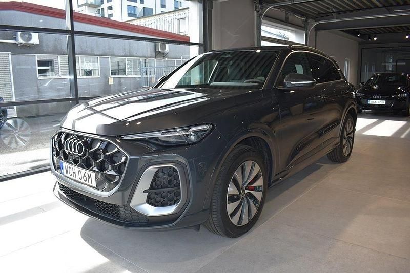 Grå (tamboragrå metallic) Ny 2025 Audi Q5 SUV | 709 000 kr (Lite dyr) - Bild 1/4