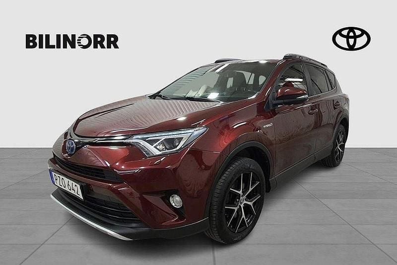 Mörkröd Begagnad 2017 Toyota RAV4 Hybrid Active SUV | 199 900 kr (Marknadspris) - Bild 1/4