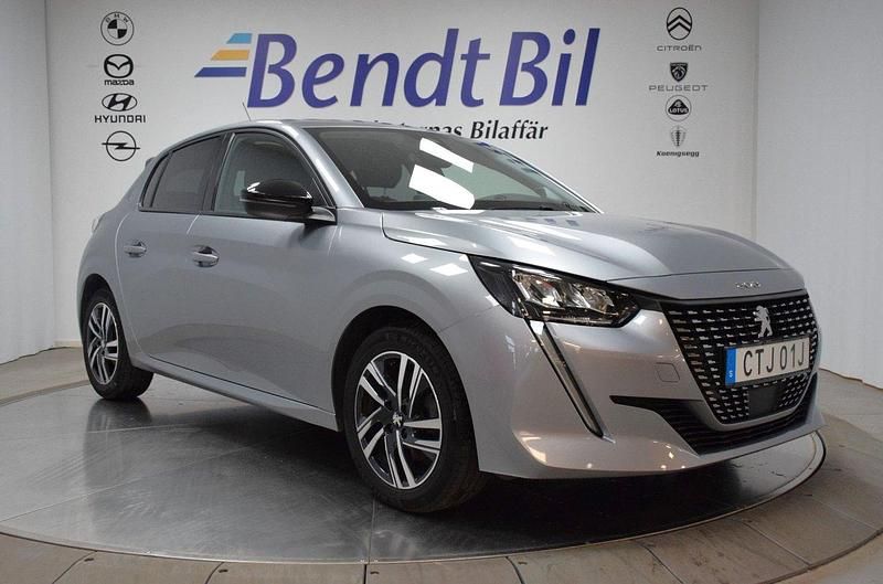 Grå Begagnad 2023 Peugeot 208 Allure Halvkombi | 189 500 kr (Marknadspris) - Bild 1/3