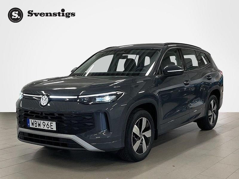 Grå Begagnad 2025 VW Tayron Life SUV | 479 000 kr - Bild 1/4