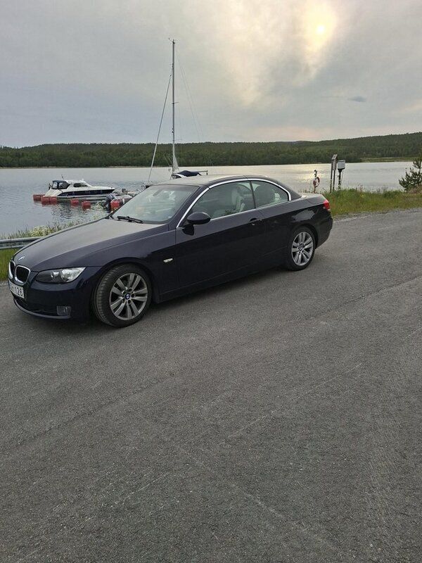 Blå Begagnad 2009 BMW 320 Cabriolet Comfort Edition Cab | 158 000 kr (Bra pris) - Bild 1/4