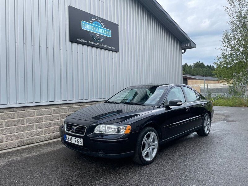 Svart Begagnad 2008 Volvo S60 Standard Sedan | 49 900 kr (Marknadspris) - Bild 1/4
