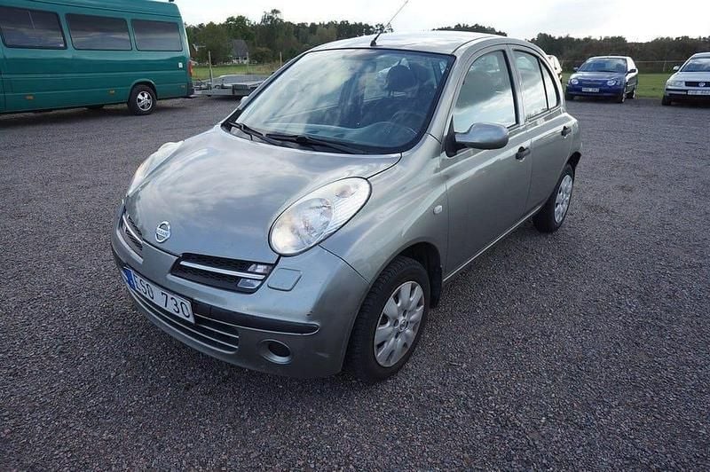 Mörkgrå (grå metallic) Begagnad 2007 Nissan Micra Halvkombi | 29 900 kr (Marknadspris) - Bild 1/4