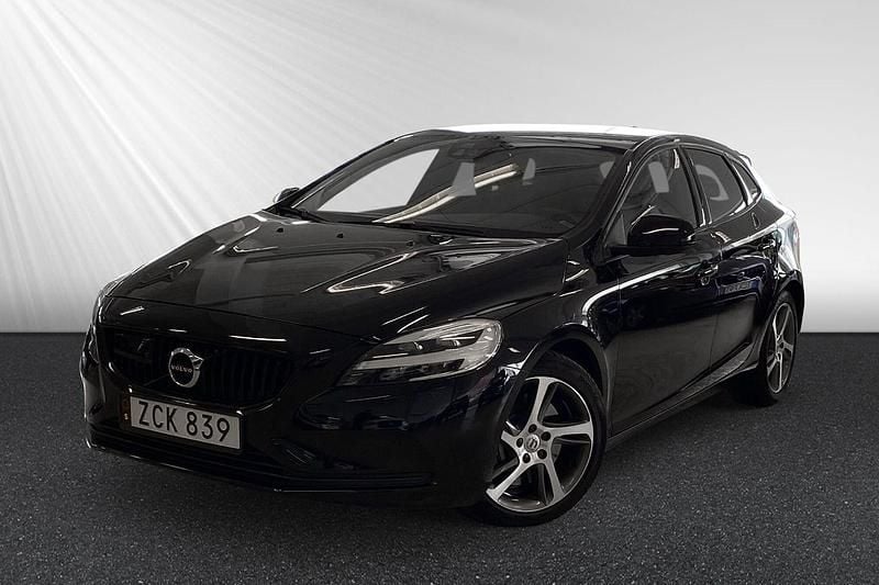 Svart Begagnad 2017 Volvo V40 Business Edition Kombi | 179 900 kr (Marknadspris) - Bild 1/4