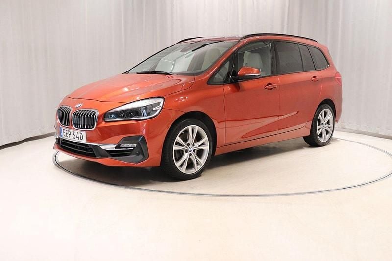 Orange Begagnad 2019 BMW 218 Gran Tourer Luxury Line Minibuss | 249 900 kr (Dyr) - Bild 1/4