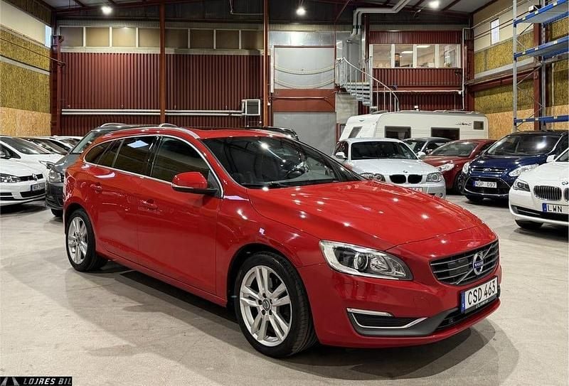 Röd Begagnad 2015 Volvo V60 Summum Kombi | 155 700 kr - Bild 1/4