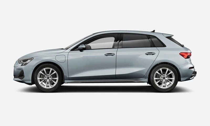 Grå Ny 2025 Audi A3 Sportback e-tron Premium Sedan | 548 300 kr (Dyr) - Bild 1/3