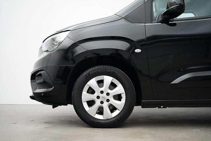 Begagnad Opel Combo 131 HK (96 kW) 2022 Svart Minibuss