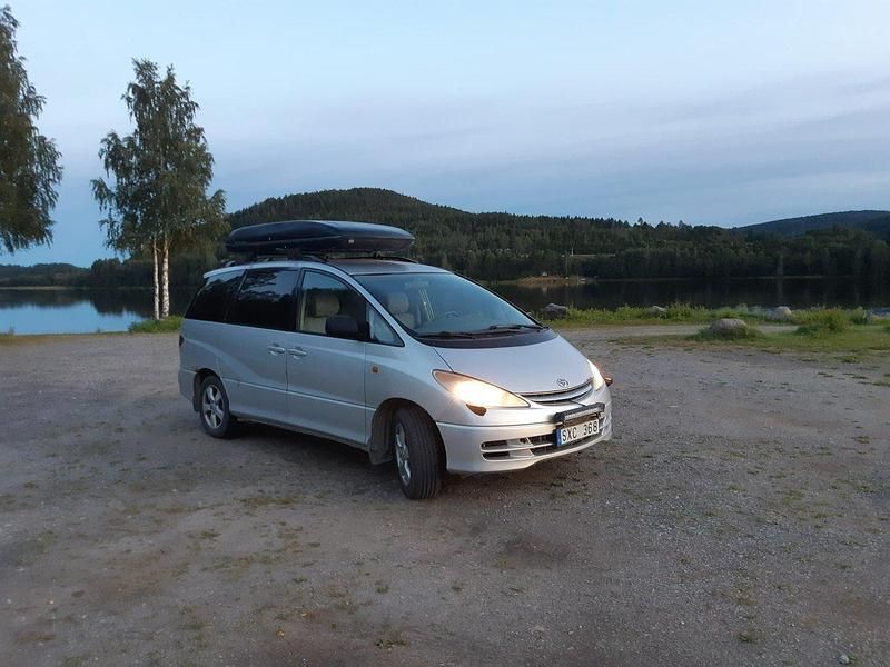 Silver Begagnad 2001 Toyota Previa Minibuss | 29 000 kr - Bild 1/4