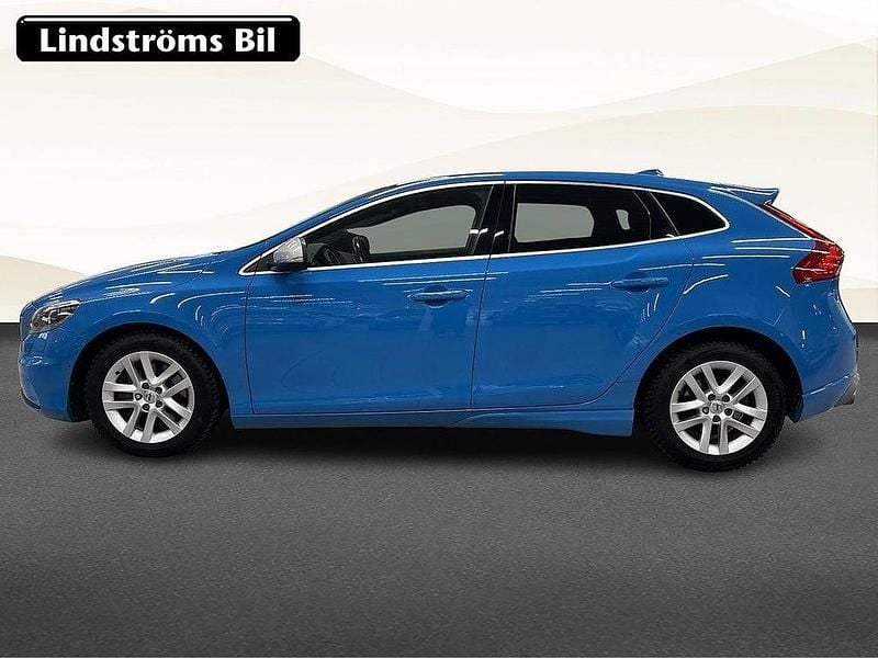 Begagnad Volvo V40 R-Design 190 HK (139 kW) 2015 Blå Halvkombi