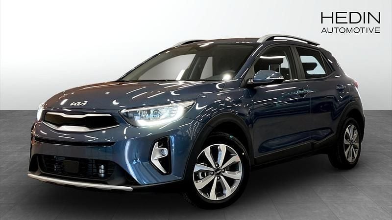 Svart Ny 2025 Kia Stonic Advance SUV | 254 900 kr (Marknadspris) - Bild 1/4