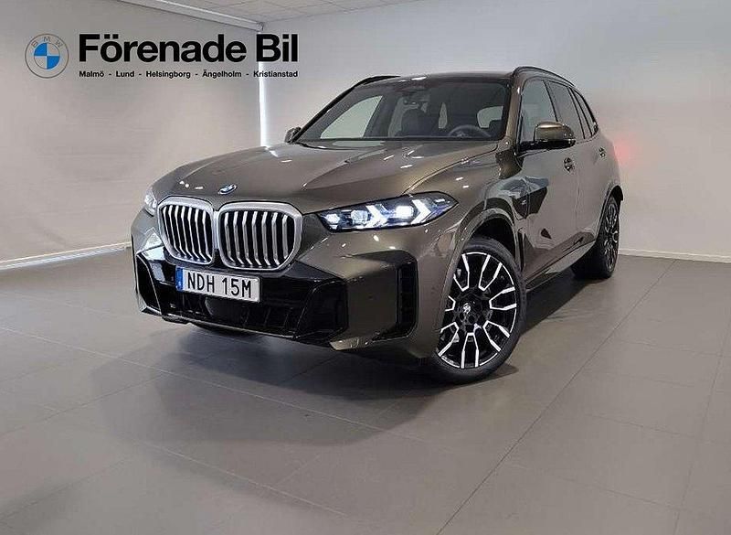 Grön Ny 2025 BMW X5 M Sport SUV | 1 071 100 kr (Superpris) - Bild 1/4