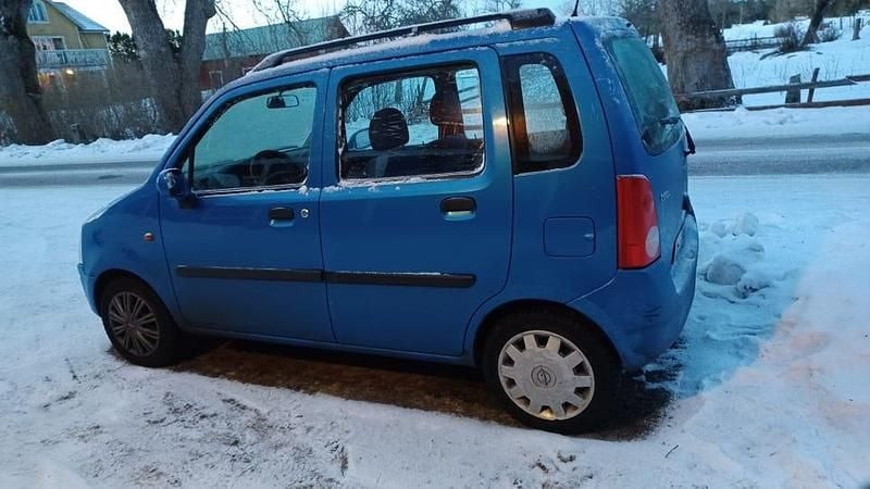 Begagnad Opel Agila 75 HK (55 kW) 2001 Ljusblå med vissa bucklor Minibuss