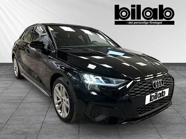 Brilliantsvart Begagnad 2023 Audi A3 Proline | 269 000 kr (Marknadspris) - Bild 1/4