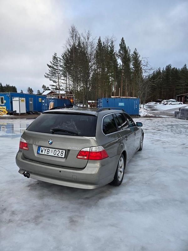 Begagnad BMW 525 218 HK (160 kW) 2005 Kombi